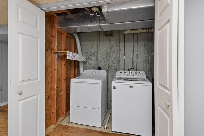 Building Photo - 14816 S Penn Rd