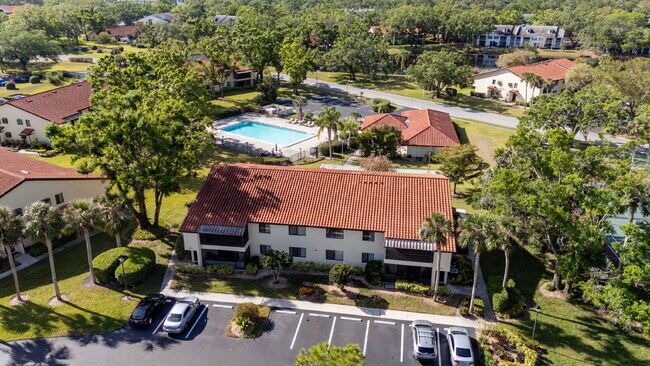 Building Photo - "Discover Serenity: Spacious 2-Bed, 2-Bath Condo in Vibrant Sarasota!"