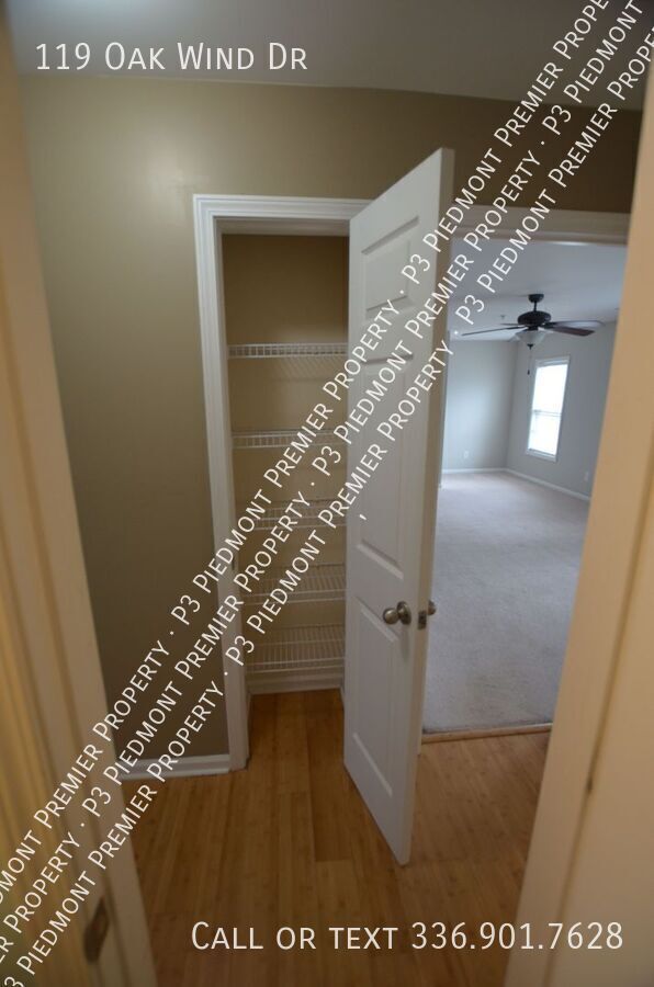 Building Photo - 119 Oak Wind Dr