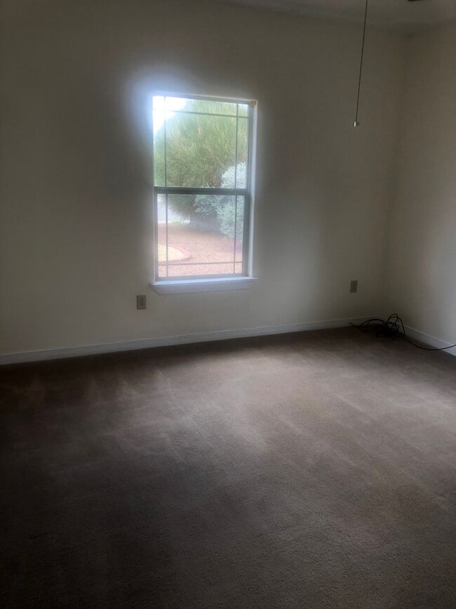 Building Photo - Beautiful 3 bedroom 3 bath home!