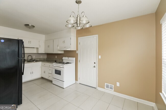 Building Photo - 7025 Winkfield Pl