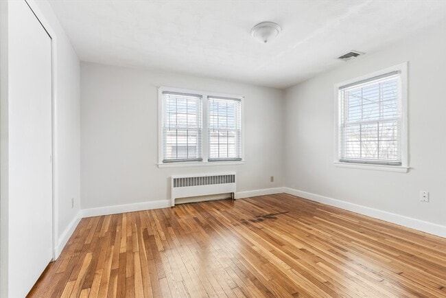 Building Photo - 1800 River St