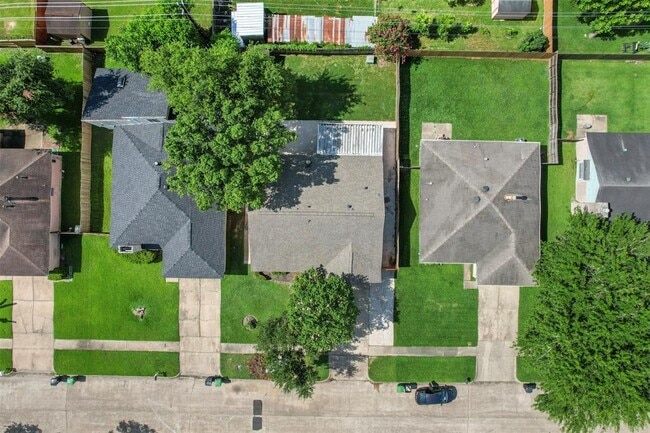 Building Photo - 6631 Villarreal Dr