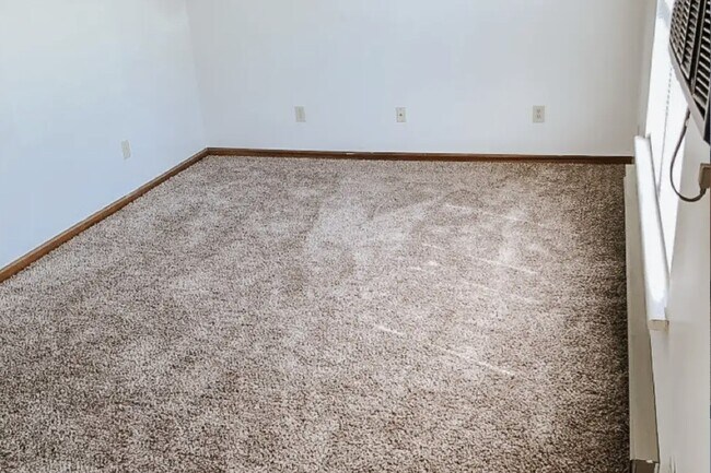 Building Photo - 400 Cadillac St