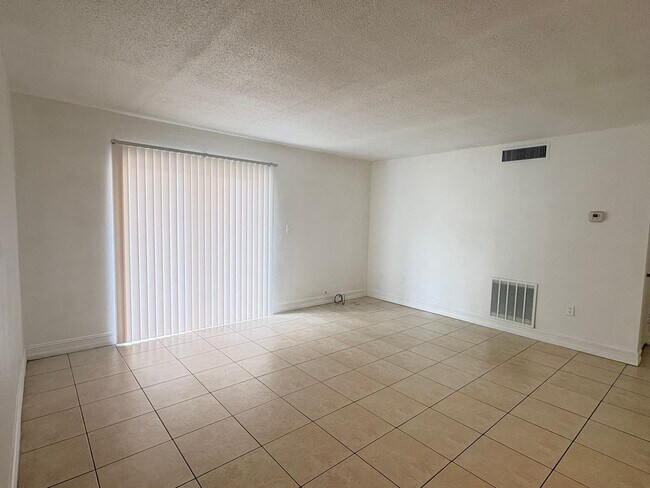 Building Photo - 1830 Maravilla Ave