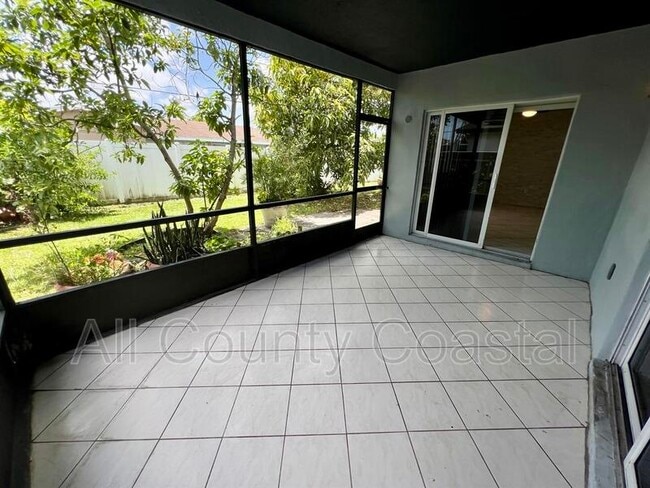 Building Photo - 8640 Wilshire Dr