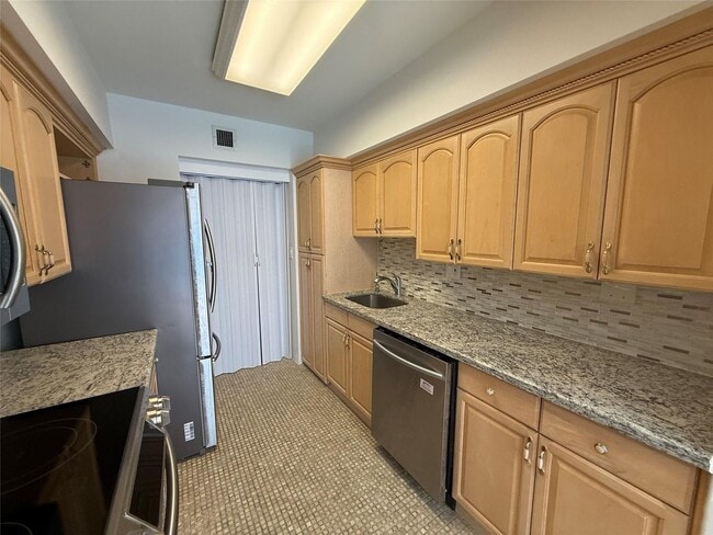 Primary Photo - 19707 Turnberry Way