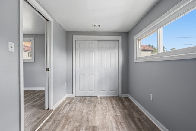 Building Photo - Newly Renovated 2 bedroom home in Carnegie available now!