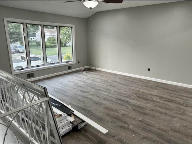 Building Photo - 34 Blue Jay Dr, Brentwood