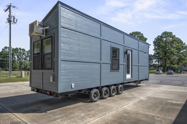 Building Photo - 2015 Union School Rd SW