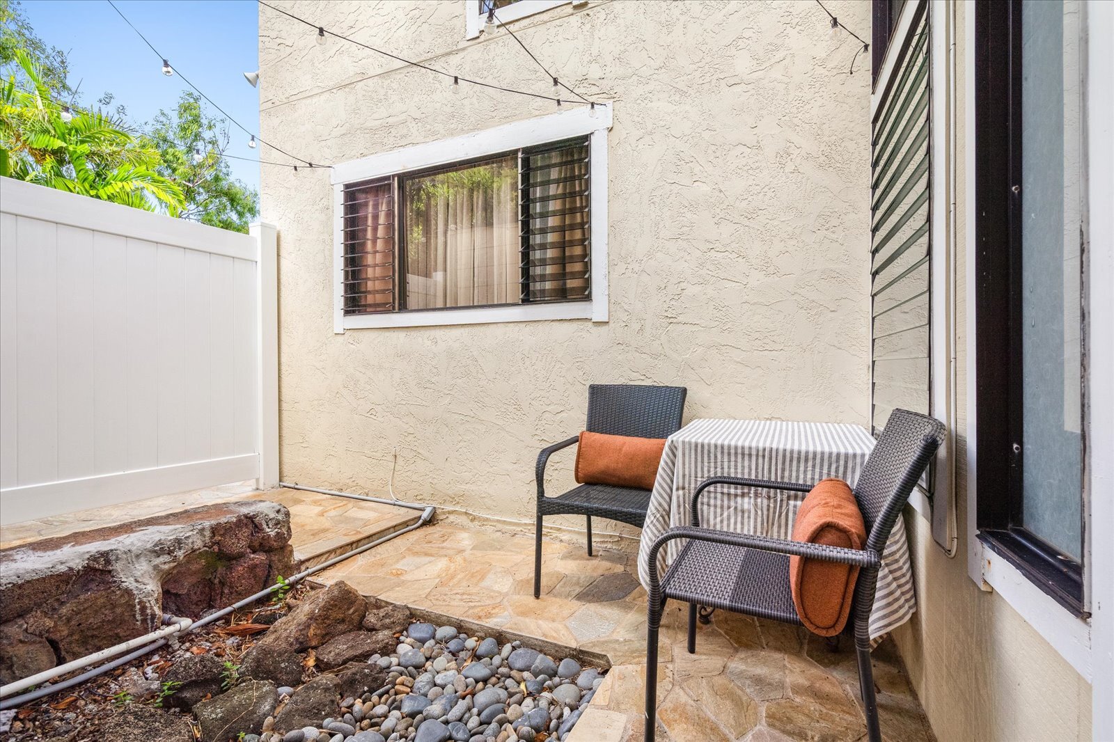 Building Photo - 7438 Mokuhano Pl