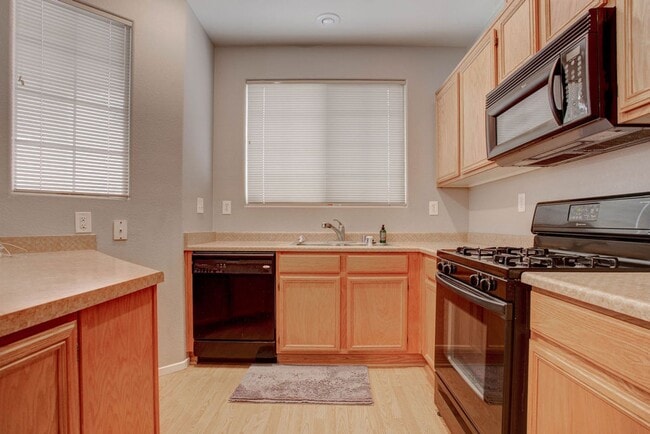 Building Photo - 27 Hudson Canyon St