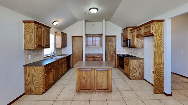 Building Photo - 3 Bedroom 2 Bath   - Edmond Schools