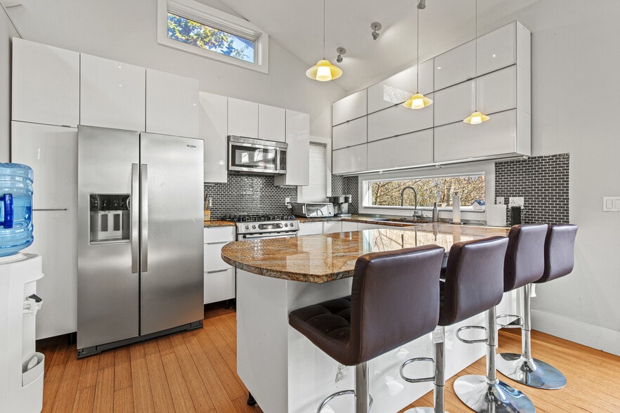 Building Photo - 18 Rosedale St