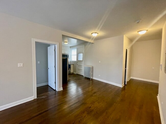 Building Photo - 1351 W Touhy Ave