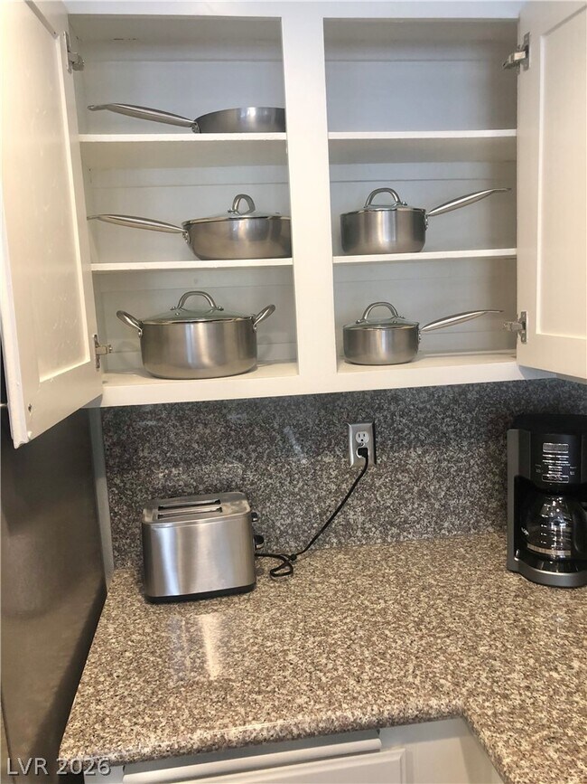 Building Photo - 8964 Antioch Way