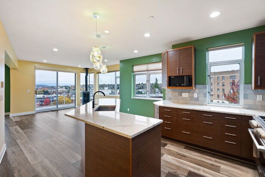 Building Photo - 2731 Boylston Ave E