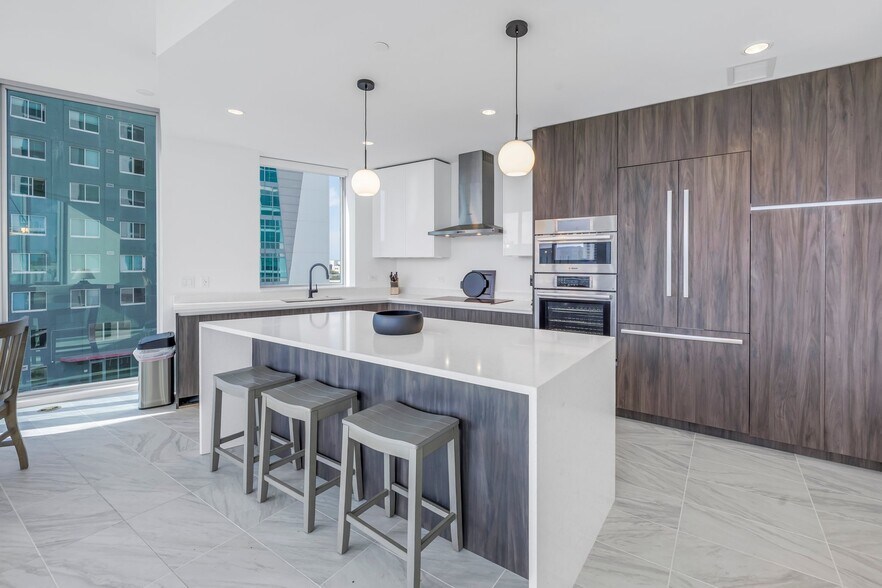 Building Photo - 777 3rd Ave N