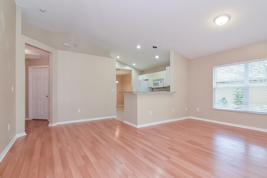 Building Photo - 6708 Summer Haven Dr