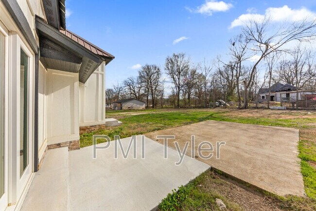 Building Photo - 1259 Bonham St