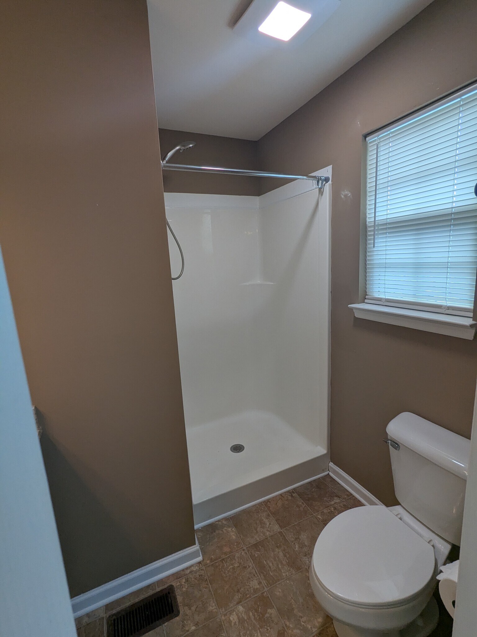 Master bathroom - 2237 Spring Meadow Ln SE