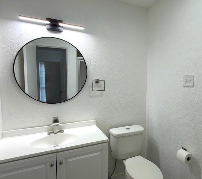 Building Photo - 302 Fair Oaks Blvd