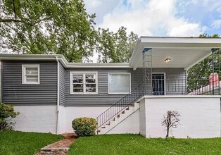Building Photo - 608 12th Ave