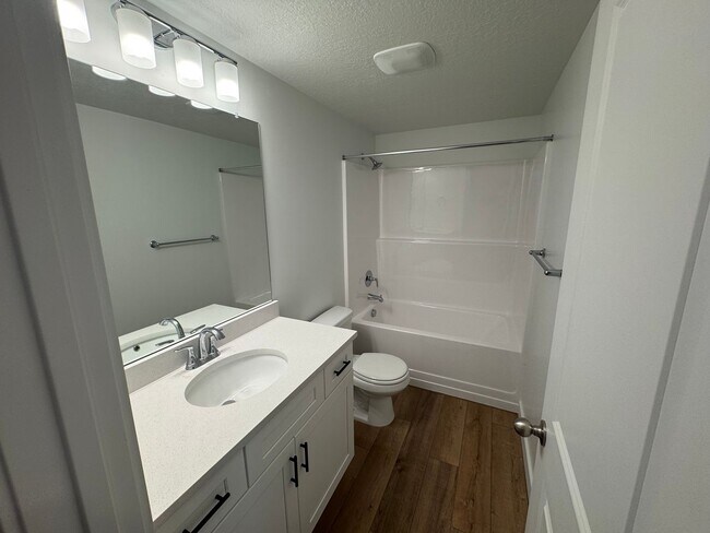 Building Photo - Recently Finished Basement! 3 bed 2 bath - in unit laundry!