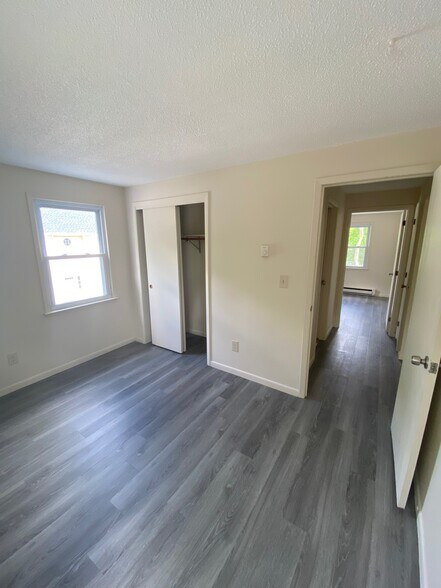 Building Photo - 851 Mammoth Rd