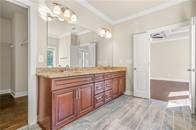 Building Photo - 710 Deer Holw Trce