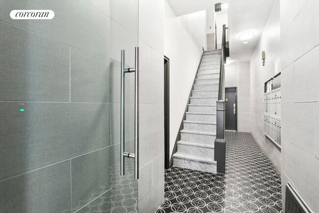 Building Photo - 430 E 85th St