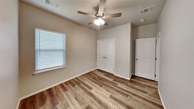 Building Photo - LUXURY 3 Bedroom 2.5 Bathroom Townhome in Piedmont Schools- Neighborhood Park and Basketball Court
