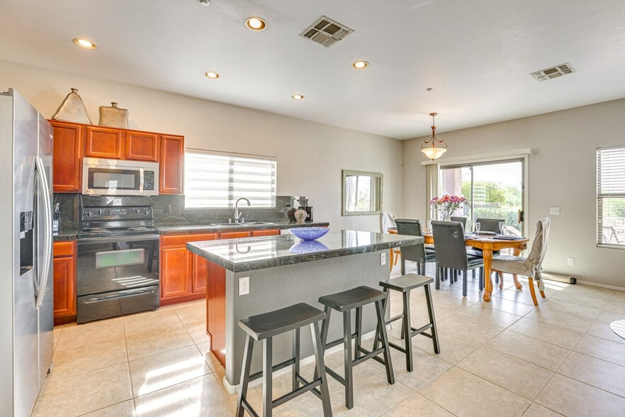 Building Photo - 9443 E Whitewing Dr