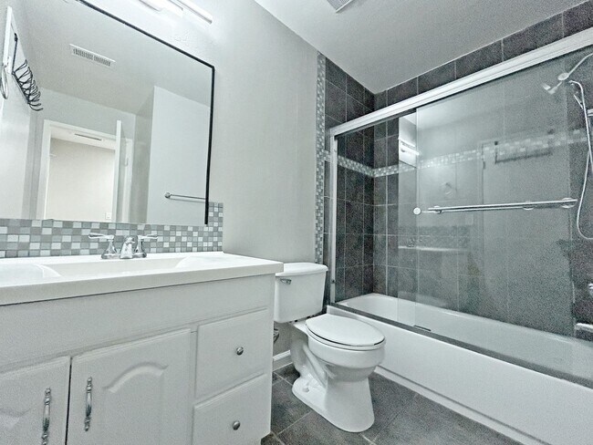 Building Photo - Move-in ready Evergreen townhome with private backyard, detached 2-car garage, and great communit...