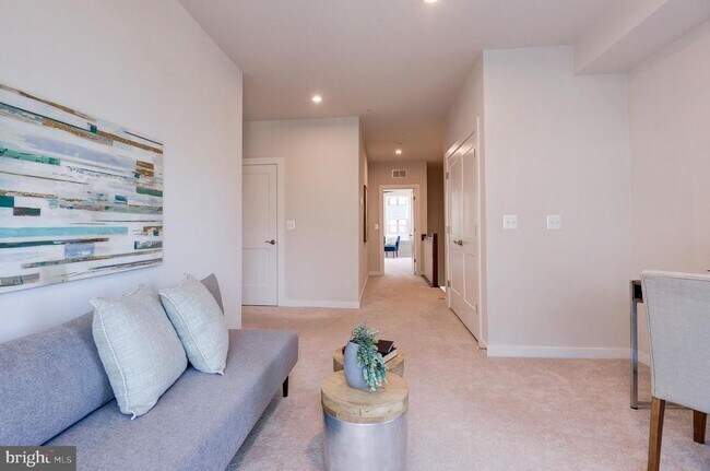 Building Photo - 43792 Middleway Ter
