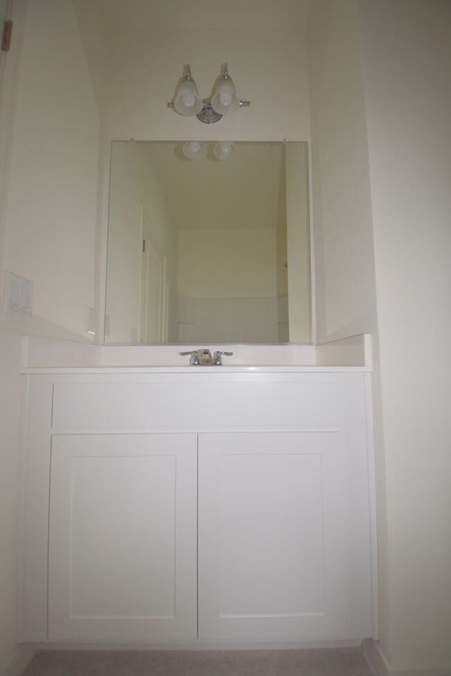 Building Photo - Practically new 4 bed 3 bath home in Mission Royale!