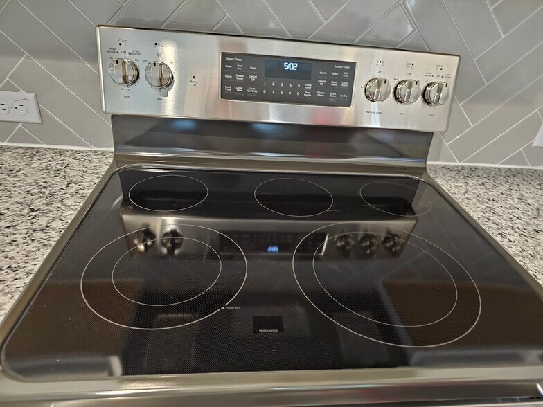 Stove - 9612 Whisper Willow Blvd