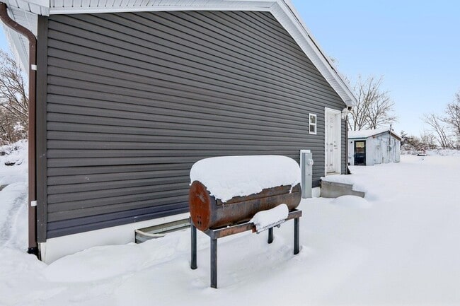 Building Photo - 4704 47th Ave