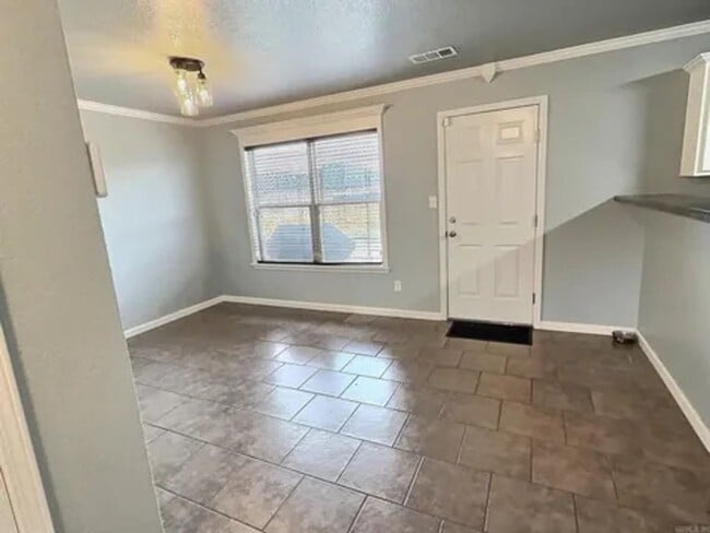 Building Photo - Great 3 Bedroom 2.5 Bathroom Cabot House