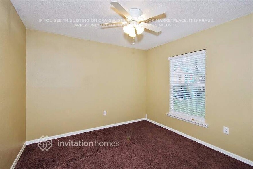 Building Photo - 711 Hawk Ln