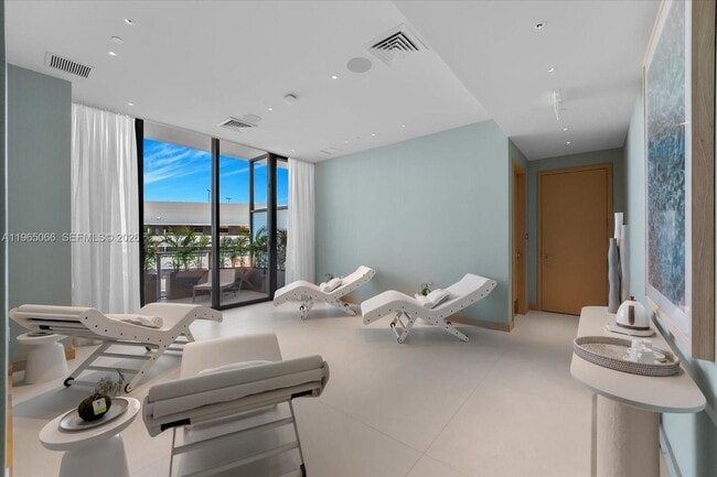 Building Photo - 501 West Ave