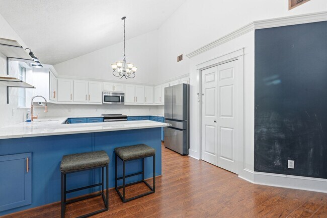 Building Photo - 121 Mill Ct