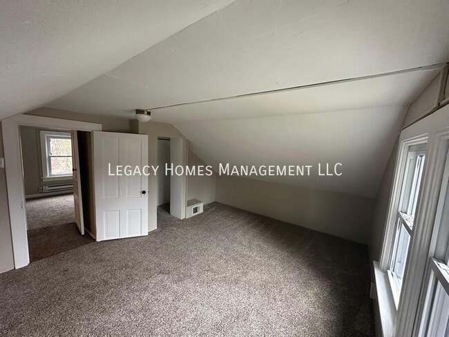 Building Photo - 962 Lakeview Dr