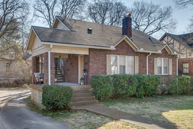 Building Photo - Charming 3-Bedroom Gem in the Heart of Sylvan Park