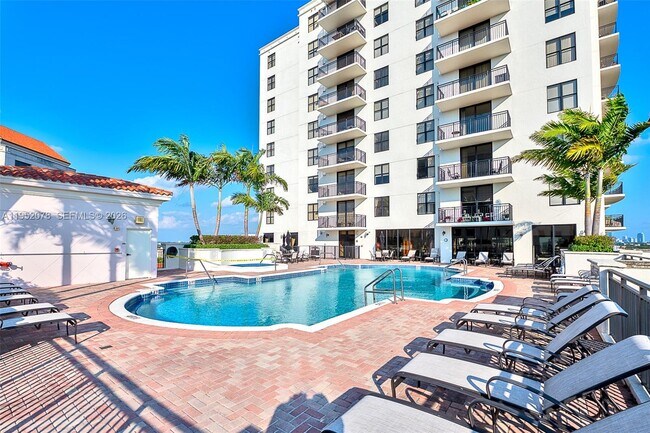 Building Photo - 888 Douglas Rd