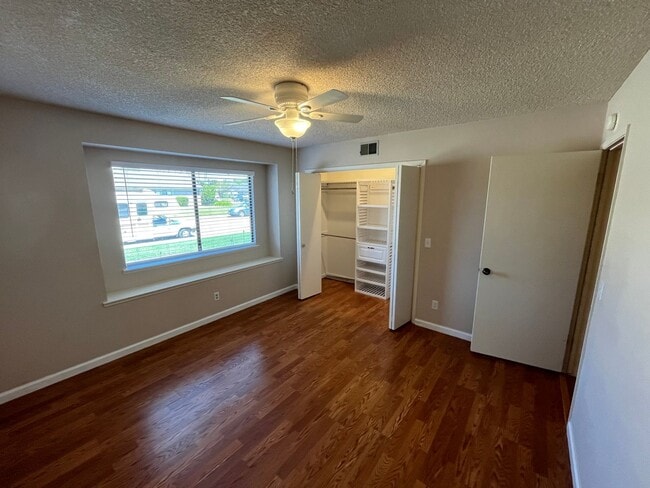 Building Photo - 1090 Foxenwood Dr