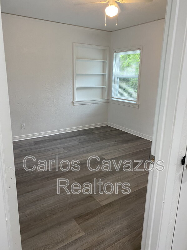 Building Photo - 1617 Meadowbrook Dr