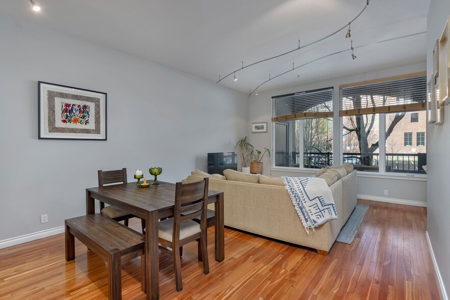 Light-filled condo with west facing windows - 618 NW 12th Ave