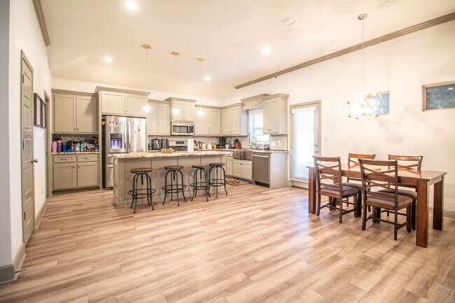 Building Photo - Pre-leasing for Fall!! 3/2/2 Luxury Home i...
