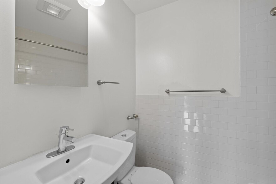 Building Photo - 134 Summer St